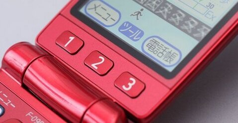 ドコモ「らくらくホン」を手がけるFCNTが民事再生、負債総額驚愕の〇〇〇〇億円