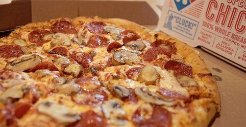 【？？】『ドミノ・ピザ』本日よりサービス料廃止で“お詫びセール”開催ｗｗｗｗ