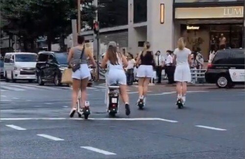 【動画】「外国人観光客」と「電動キックボード」のコラボ、最強すぎて誰も止められないｗｗｗｗｗｗｗｗｗｗｗ