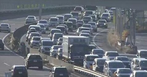 お盆Uターンラッシュ開始！台風7号懸念で早めの動き、高速道路混雑ピーク
