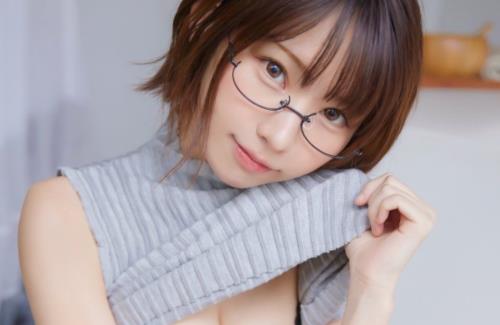 【祝】人気レイヤー・えなこさん、初めて雑誌の表紙を飾ってから6年……表紙"200冊"を達成！！