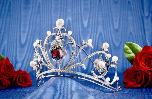 【誕生50周年記念】『ベルサイユのばら』”マリー・アントワネットのティアラ”が1億円で販売決定ｗｗｗ