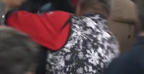 首相襲撃の容疑者をヘッドロックした漁師が来ていたベスト、ワークマンのものとわかり品薄にｗｗｗｗ