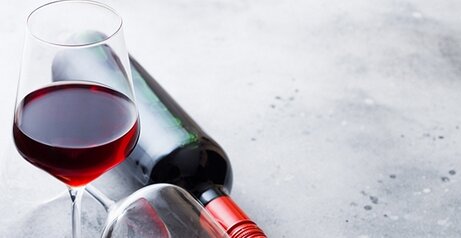 “赤ワインを飲むと頭痛がする”の謎がついに解明される！片頭痛、紅潮、吐き気は本当に出やすい模様