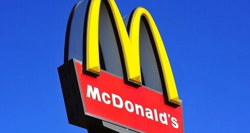 【画像】吹雪の中で救世主みたいなマクドナルドが発見される