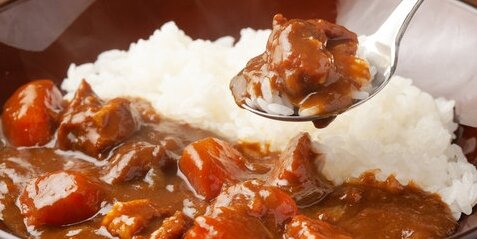 カレーライスを食べるとき混ぜる・混ぜないどっち派？ 混ぜないが6割以上の結果に