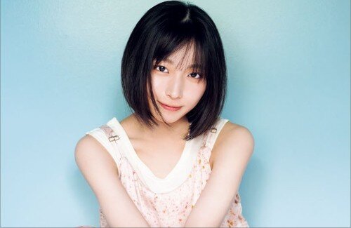 【画像】週刊少年マガジンのグラビア、指が6本に見えると話題に…「AI修正？」→編集部が原因を説明