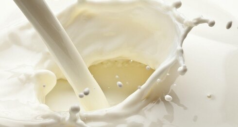 乳業大手3社が11月に牛乳一斉値上げ、食材費が上昇した外食でも値上げ止まらず･･･