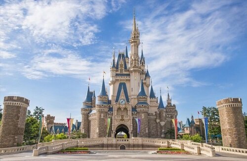 東京ディズニーランド シー ジェンダー中立を意識して レディース アンド ジェントルメン を廃止に オタク Com オタコム