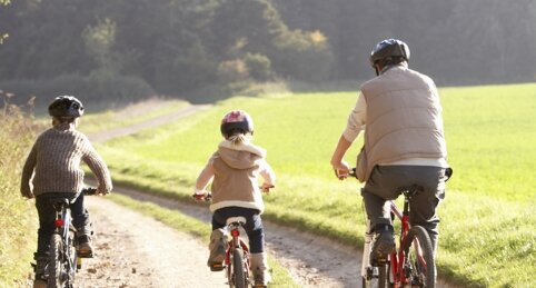 自転車の『ヘルメット着用』4月から努力義務化、自転車事故の7割が頭部に致命傷らしいぞ