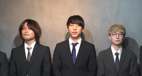人気YouTuberグループが無期限活動休止を発表、メンバーが警察に連行された模様