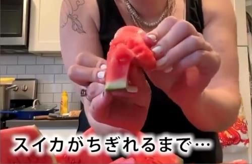 【動画】ゴムみたいな食感のスイカが話題に・・・
