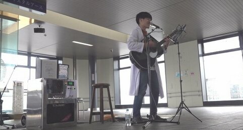 大学生が発案した「水素の音」が披露される、二酸化炭素を排出しないスピーカーらしい