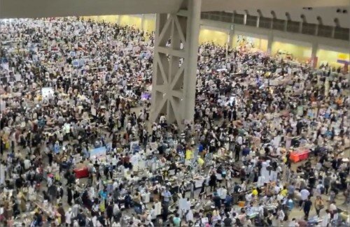 コミケ106、初日の来場者数は12万人