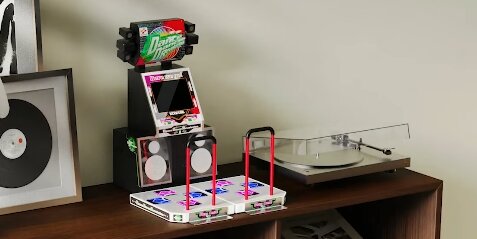 『ダンスダンスレボリューション』が1/5のミニサイズで登場！初代～3rdの楽曲を中心に収録