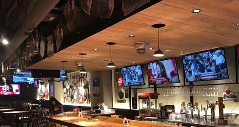 W杯開幕も盛り上がりがなくスポーツバーで異変「お客さんの反応が薄くて」「『今年やるの？』と言われた」