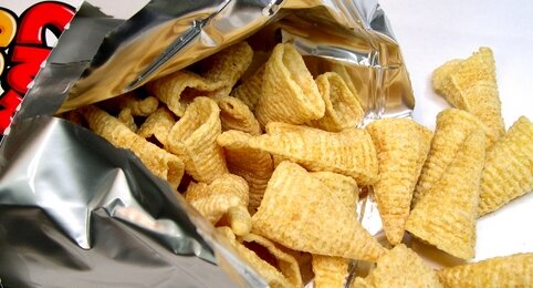 【悲報】菓子『とんがりコーン』が内容量が減り実質値上げへ･･･4月3日から