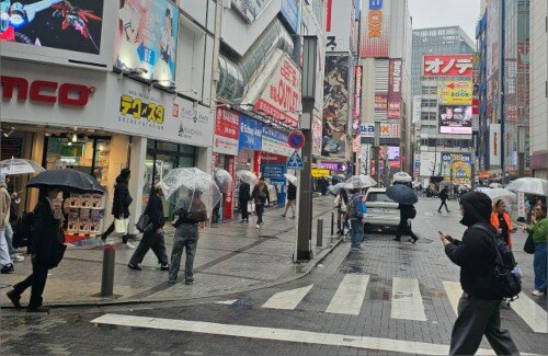 トランプ関税にブチギレた海外のオタクさん、来日して秋葉原で大人買いｗｗｗｗｗｗｗｗｗｗ