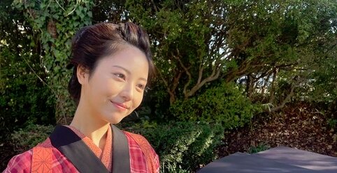 女優・浜辺美波さん、スマホが水没してしまう「私は全てを失いました」