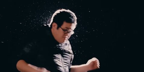 【！？】ドコモ「ahamo」がバキ童chとタイアップ決定！乗り換えで写真集もらえるｗｗｗｗｗ