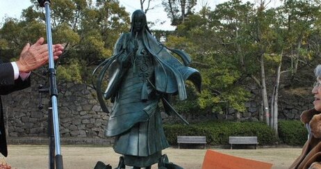 『刀剣乱舞』ほぼ等身大の江雪左文字像が福山城公園で設置！