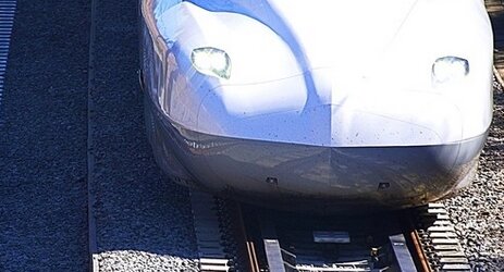 酷暑により新幹線のレールに影響し運休も？「規制値に達すれば、安全のため日が陰る、もしくは温度が下がるまで運転を見合わせる場合がある」