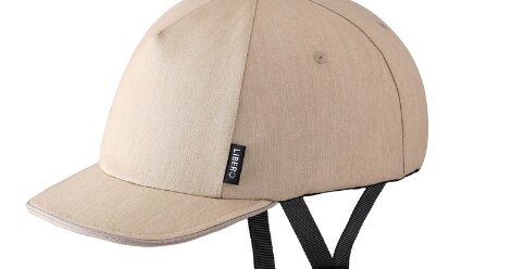 ヘルメット着用の努力義務化で品薄状態に！帽子型のヘルメットが人気らしい