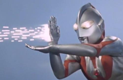 「ウルトラマン」が初っ端から光線を撃たない理由