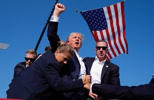 【画像】トランプ生存Tシャツがもう販売されるｗｗｗｗｗ