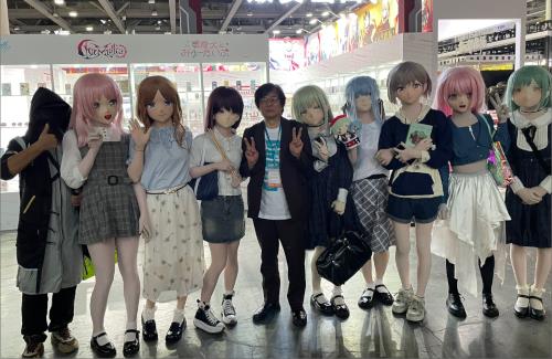 【画像】海外は「着ぐるみコスプレ」が流行っとるんやな