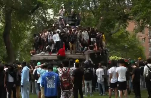 【NY】人気YouTuber「無料でPS5配りまーす！」→数千人が殺到、暴徒化してしまう…