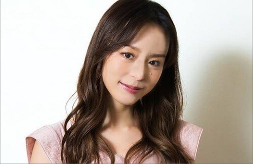 平野綾さんが夫・谷口賢志さんとの離婚を報告