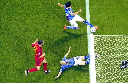 【サッカー】『日本対スペイン』の決勝点はVARが前田の頭で誤作動した説が浮上ｗｗｗｗ