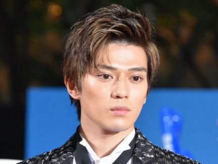 新田真剣佑のハリウッド躍進を支える「元女優」妻の正体と、LA現地で見せた夫婦のリアルな素顔