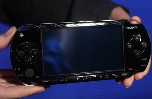 本日12月12日でPSP発売から18年に！おまえら何のソフト遊んでた？？