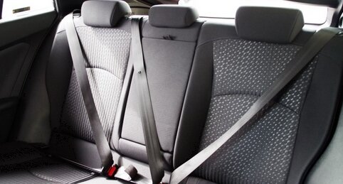 後部座席のシートベルト着用率はわずか4割！全く浸透してないな