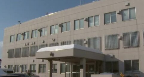 人気アニメのおまけ付き菓子20点を万引きした女（48）を逮捕「お金を払いたくなかった」