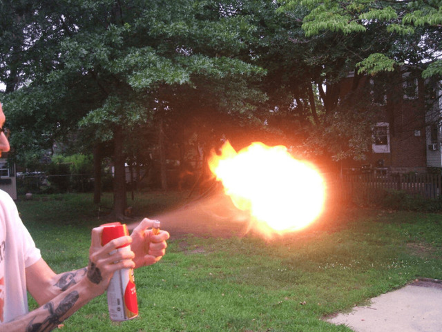 TikTokでスプレー火炎放射チャレンジした高校生全身炎上、どこにでもバカはいるな