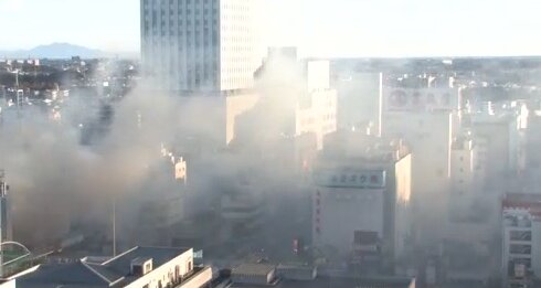 JR大宮駅前の繁華街で火事が発生、マツキヨ付近で激しい火災