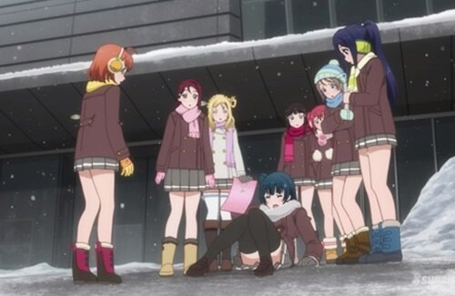 X民「雪で滑ってコケた人へ。患部がこうなっていたら大体折れているので病院に行きましょう」