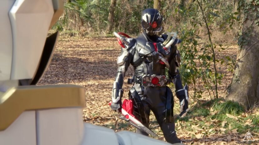 【予告公開】『仮面ライダーアウトサイダーズ』に仮面ライダーギャレンのキングフォームが登場！ : オタク.com －オタコム－