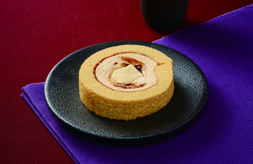 2月28日からローソンで「桔梗信玄餅ロール」など老舗和菓子屋「桔梗屋」とコラボした商品が発売！