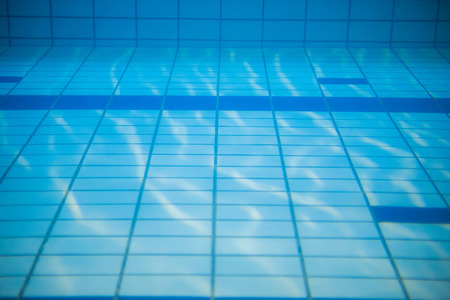 【悲報】25m泳げる小学生、激減