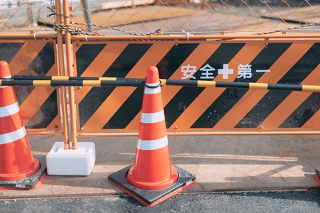 建設業「1メートル」ﾆﾁｬｯ　製造業「一命取る」ﾆﾁｬﾆﾁｬｯ