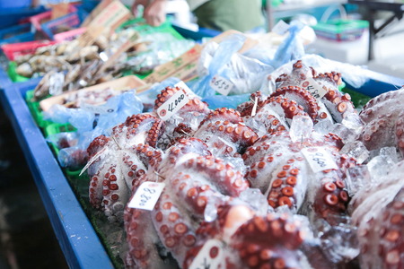 日本人「タコ美味すぎぃwww」外国人「ｳﾞｫｪｯ!!!!!」