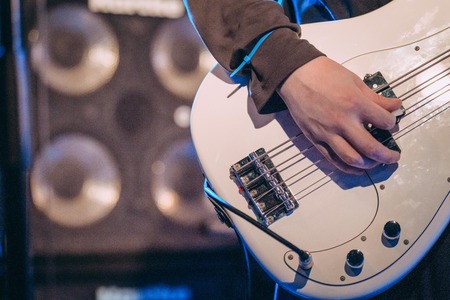 【悲報】KingGnu、ライブで炎上してしまうww