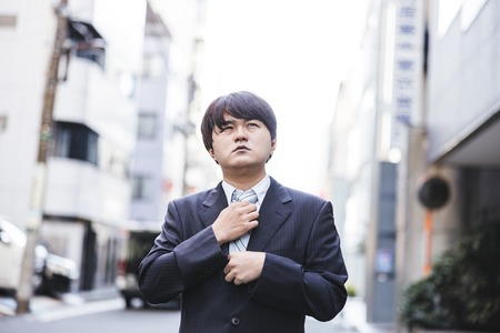 ネクタイとかいうこの世から無くなった方が快適になるもの