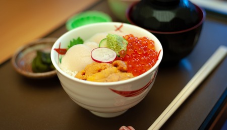 海鮮丼が8000円…梅沢富美男　馴染みの店のインバウンド価格を痛烈批判「お前ら、いい加減にしろよ」