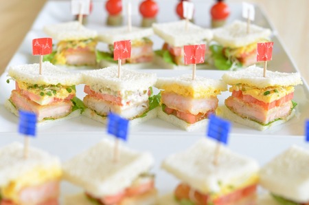 女さん「夫にサンドイッチのパン頼んだら6枚切り買ってきた、薄切りのパンって言ったのに」