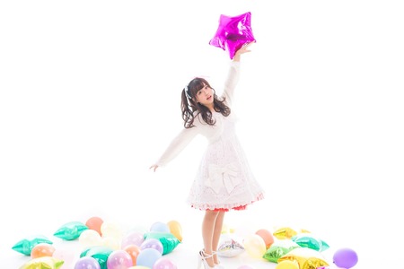 【朗報】地下アイドルと戯れるおじさん、楽しそう